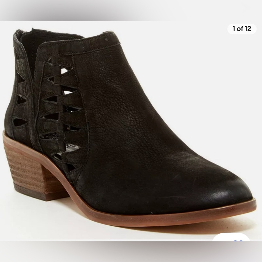 Vince Camuto Peera Cutout Black Leather Ankle Bootie Boots Size 8. EUC.